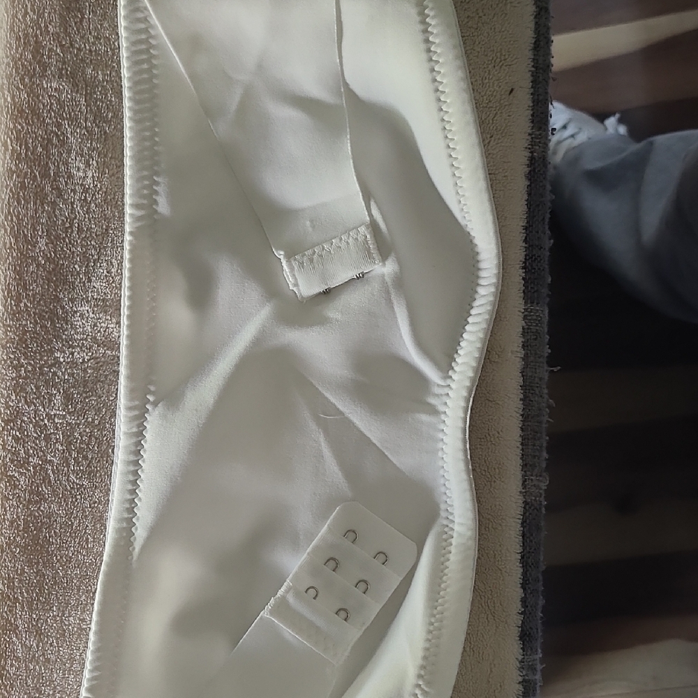 White And Black Strapless B Bras